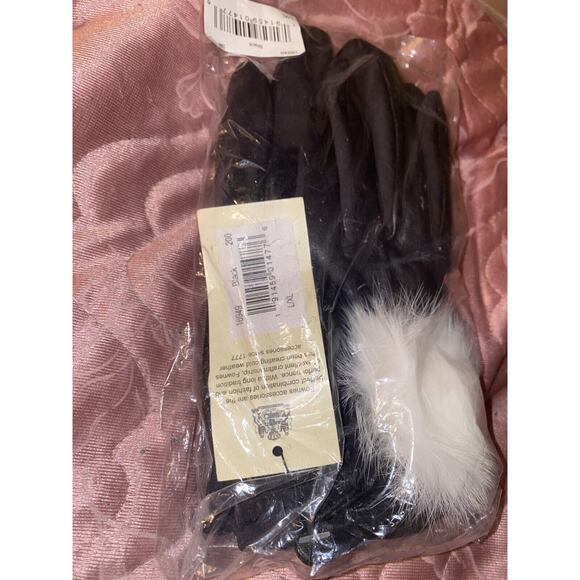 Fownes Brothers Lord &Taylor Black Leather Gloves Rabbit Fur Pom Touchscreen NWT - Picture 2 of 10
